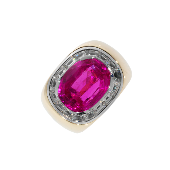 LAVENDER Ring Lavendel Rubin 8 Karat oval facettiert pink Burma-Rubin eingeschliffenen Diamant-Baguettes gerahmt 750/000 Weißgold und Rosegold Rosé Goldene Ring-schöpfung